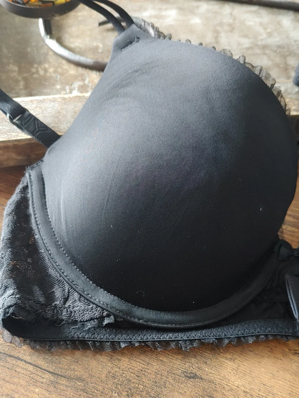 NWT 36B DKNY feminine Black Lace Super Sexy Padded Underwire Push-up Bra